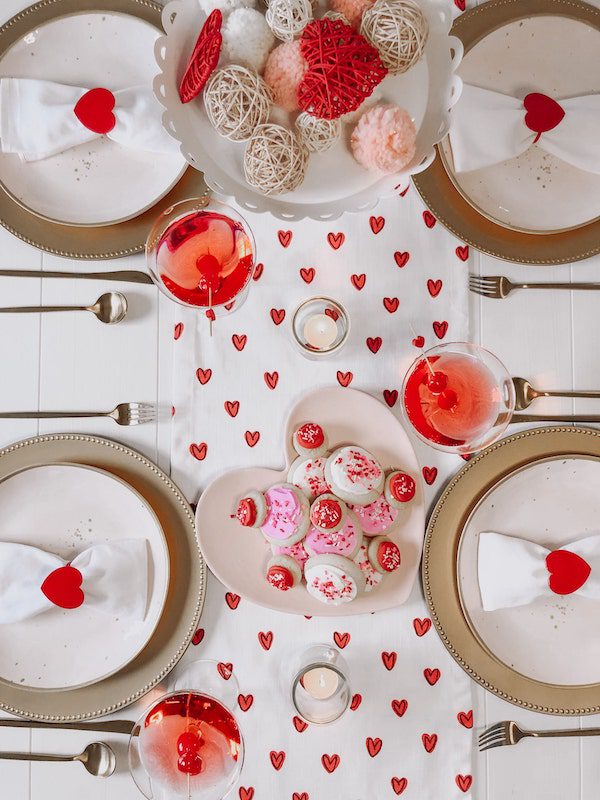valentines day tablerunner