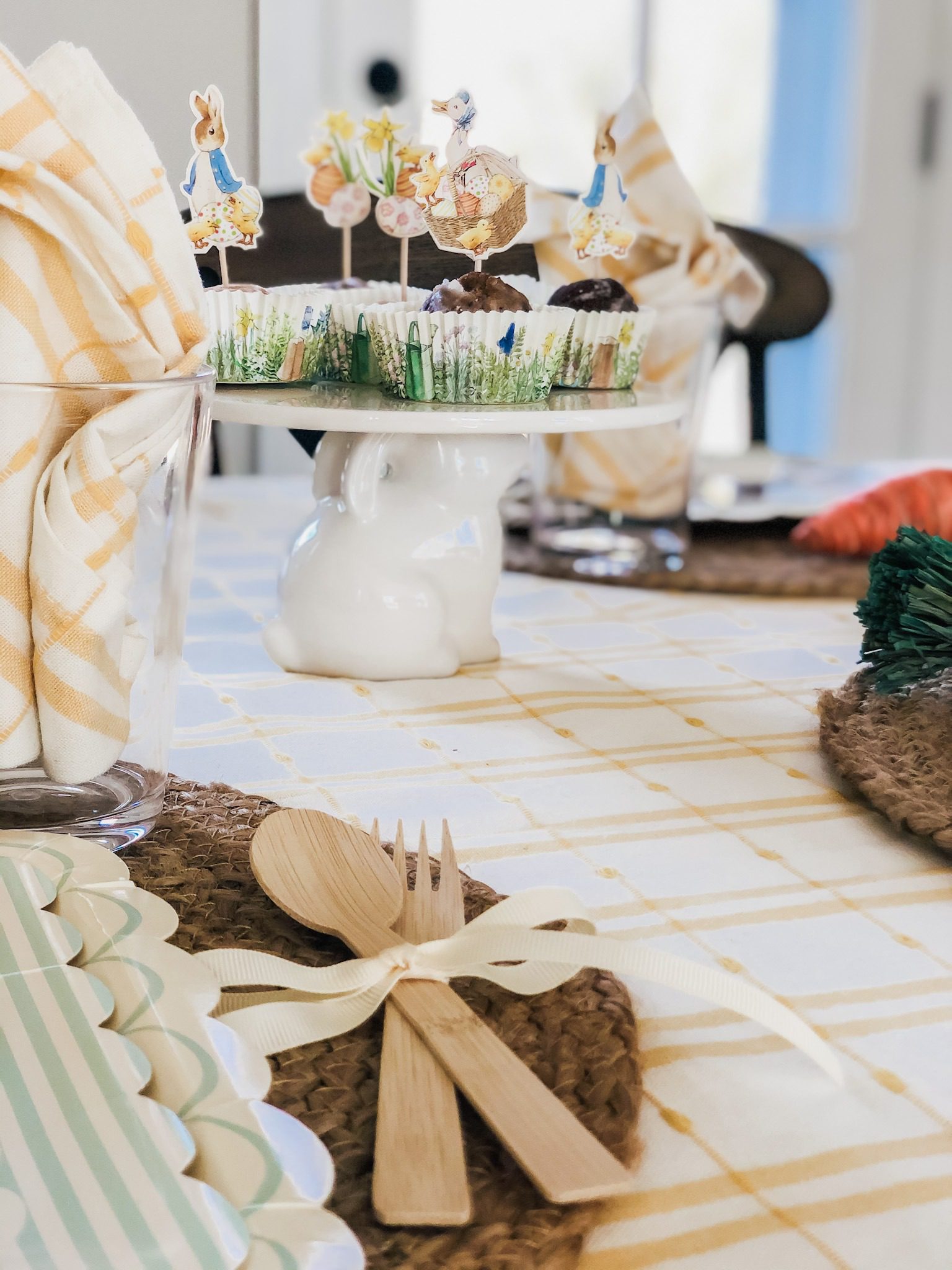 How To Set A Darling Kids Easter Table - Hostessology