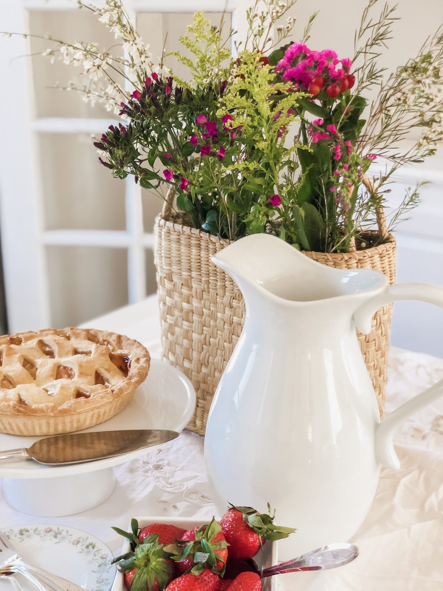 How to Set a Cozy Cottagecore Tablescape - hostessology