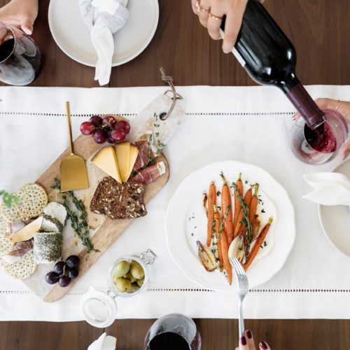 friendsgiving decor ideas