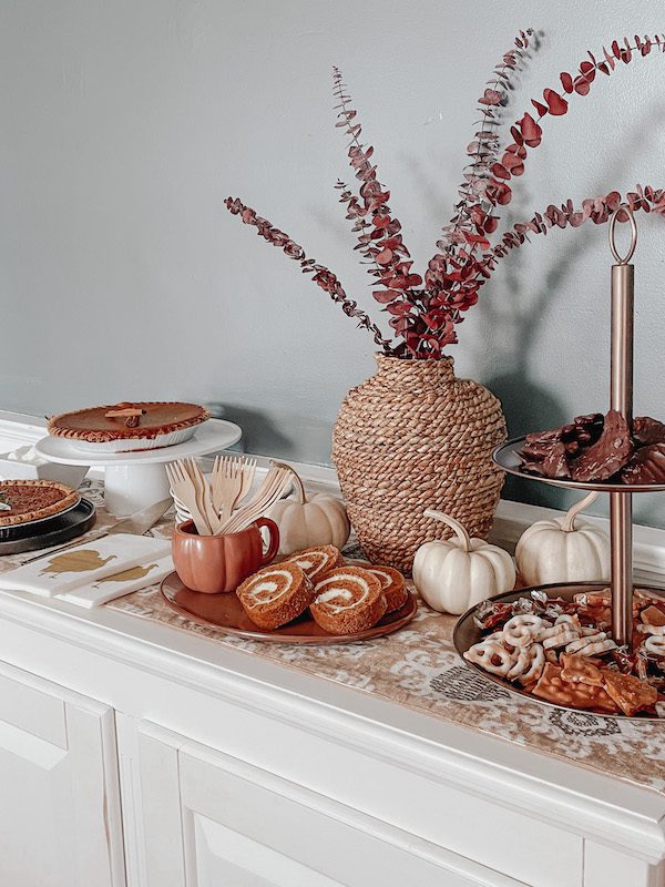 thanksgiving dessert station