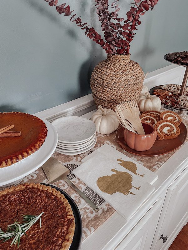 thanksgiving dessert buffet