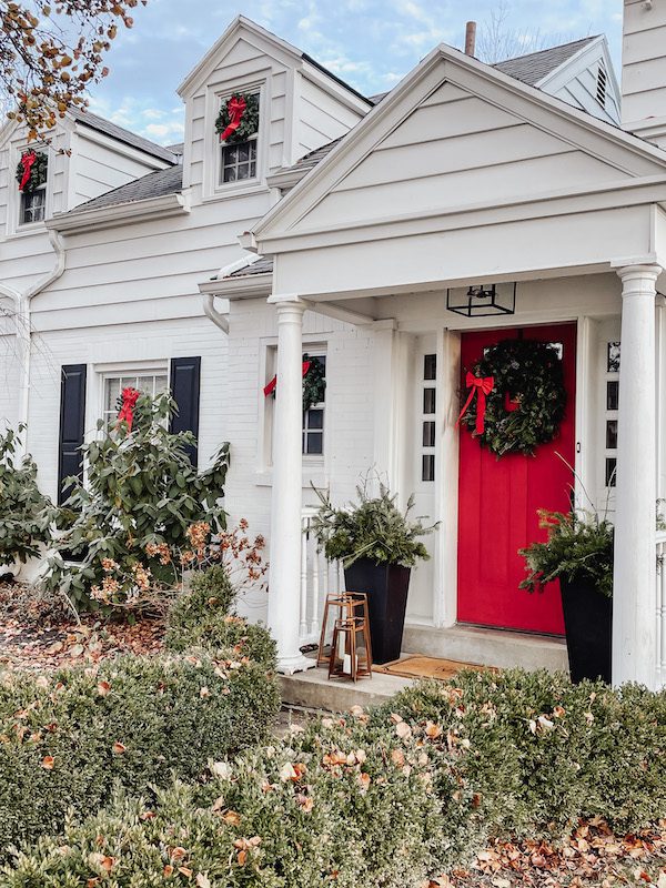 outside christmas porch decorations